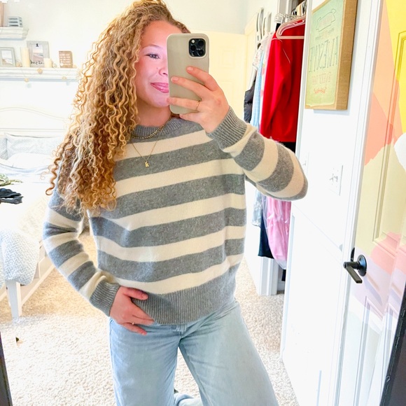 Theory 100% Cashmere Striped Grey and White Sweater - Picture 2 of 6